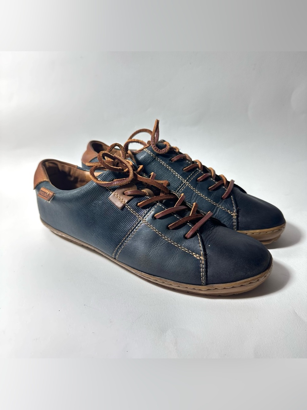 Shoes - Picture 4 of 16